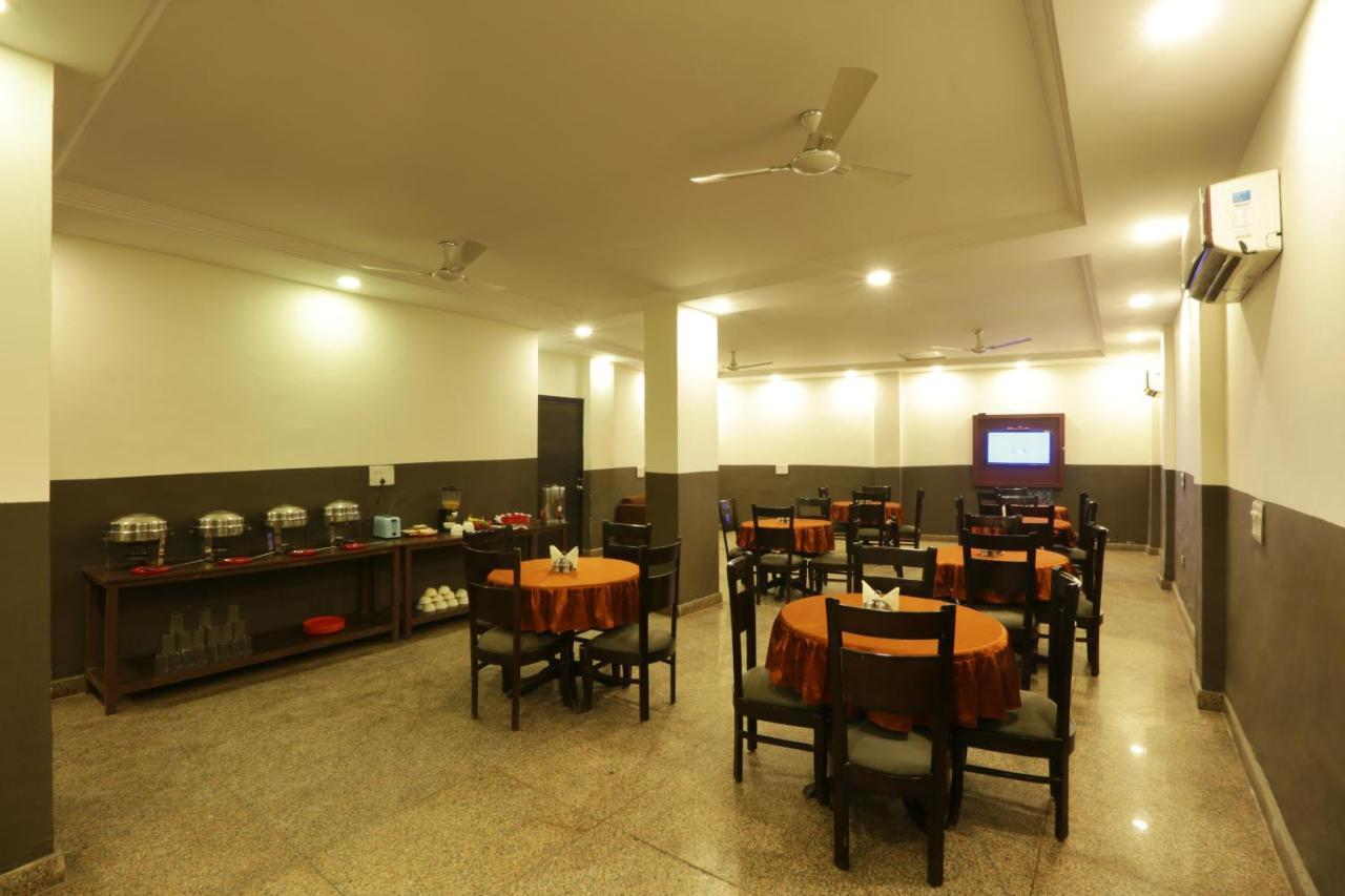 Hotel Airport Star New Delhi Exteriör bild